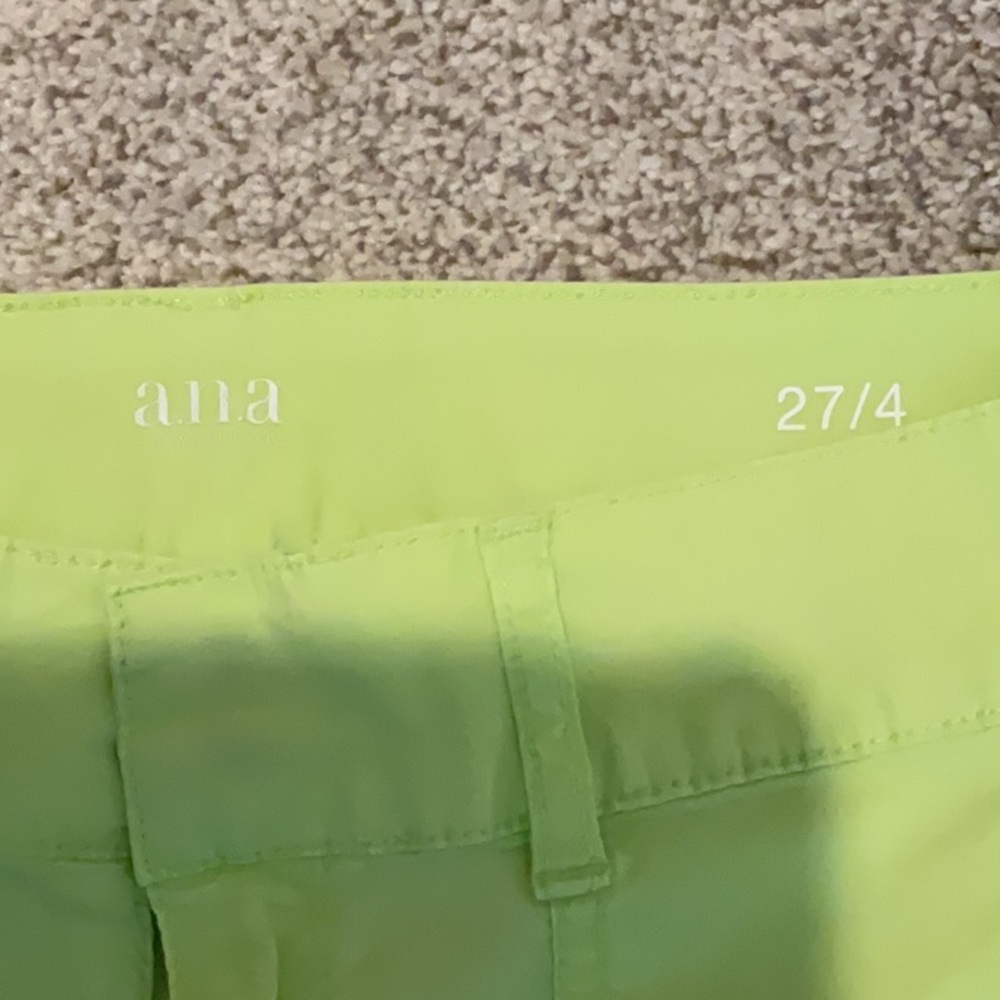 a.n.a Women's Vibrant Green Cargo Shorts - Picture 2 of 4